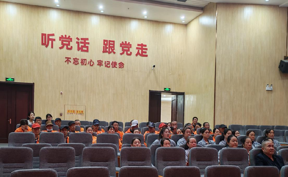 天水經(jīng)發(fā)公司工會(huì)組織員工觀看“紀(jì)念中國(guó)人民抗日戰(zhàn)爭(zhēng)暨世界反法西斯戰(zhàn)爭(zhēng)勝利80周年閱兵”式